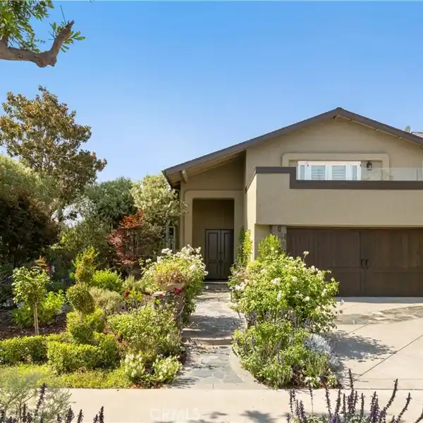 RARE JEWEL IN THE HEART OF LOS ALAMITOS