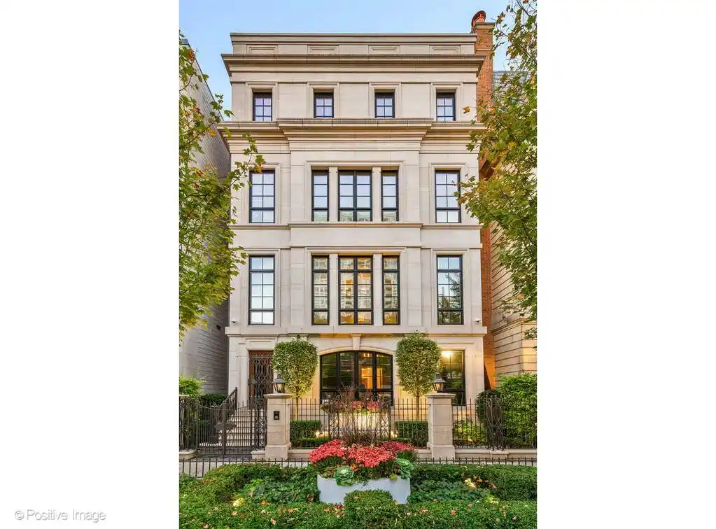 Architecturally Significant Chicago Luxury Residence