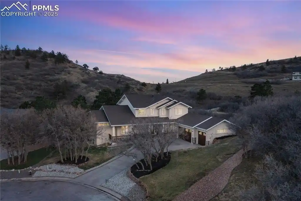 Updated Luxury Home on a Quiet Cul-de-sac