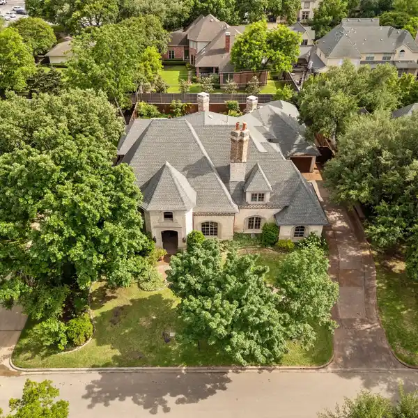 FABULOUS EXECUTIVE HOME IN PRESTON HOLLOW