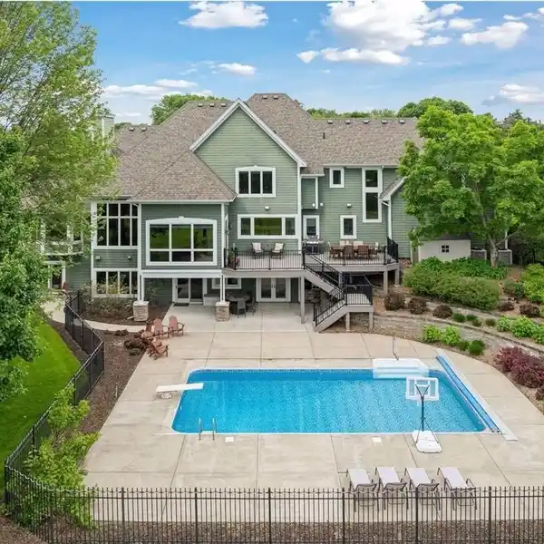 SPECIAL HOME WITH A VERSATILE PLAN