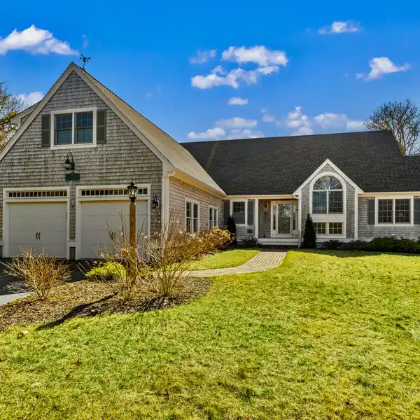 QUINTESSENTIAL CAPE COD HOME WITH PRIVATE BEACH