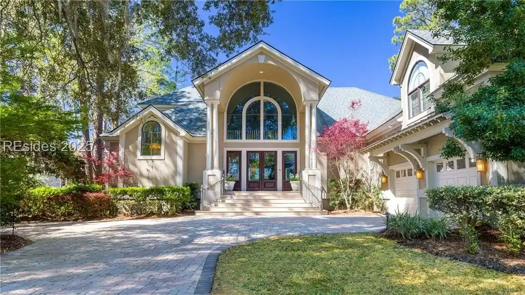 Elegant Harbor-front Living