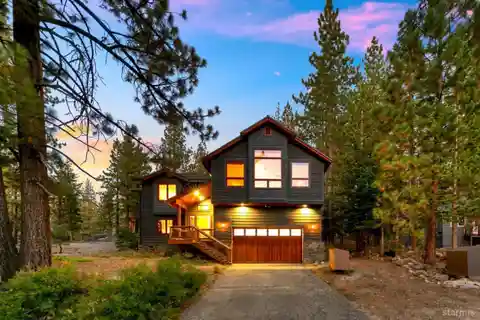 Custom Mountain Retreat with Endless Protected Views