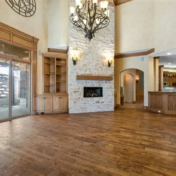 LUXURIOUS HOME IN THE VILLAGES OF STONEBRIAR PARK
