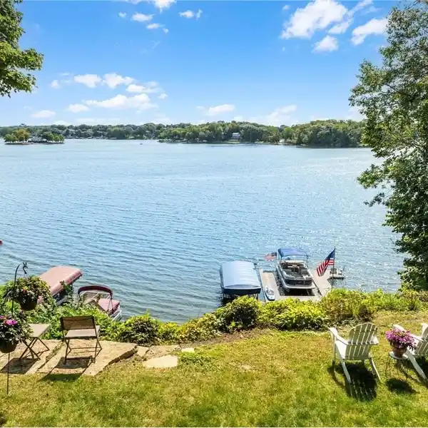 PRIME LAKEFRONT LIVING