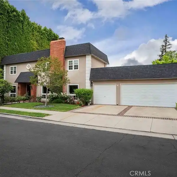 ELEGANT HOME AT THE END OF A CUL-DE-SAC