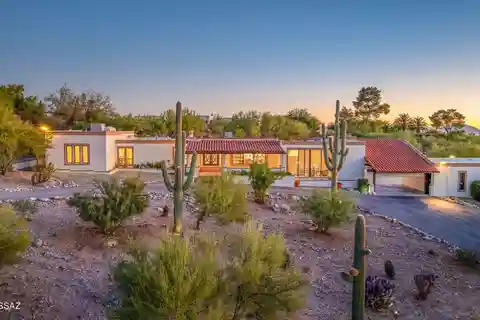 Grand Desert Estate with Iconic Mountain Vistas