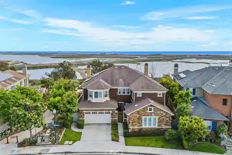 A Masterpiece of Modern Coastal Living
