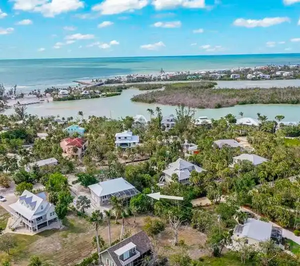 BEAUTIFULLY APPOINTED HOME ON SANIBEL ISLAND