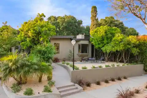 Stunning Mid-Century Home Near Hendry’s Beach