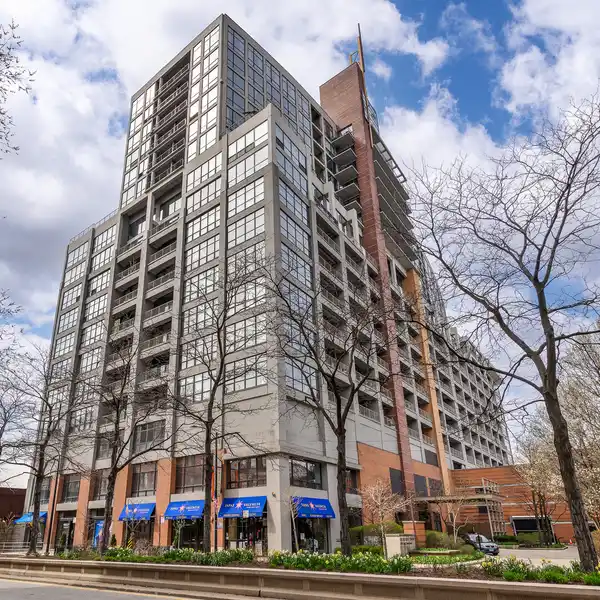 ARCHITECTURAL MASTERPIECE WITH 15-FOOT CEILINGS