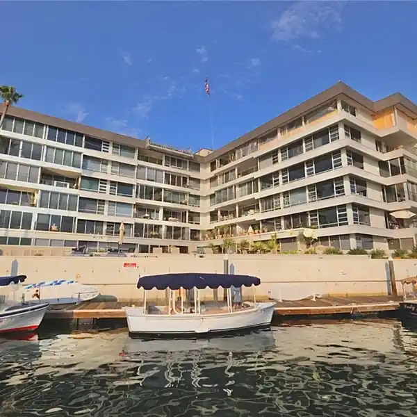 PREMIER BAY-FRONT RESIDENCE IN EXCLUSIVE CHANNEL REEF