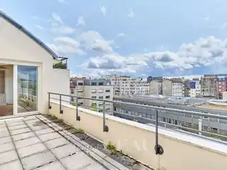 Top-Floor Apartment in the Les Passages Neighbourhood