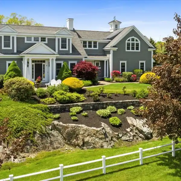 ORIGINAL MODEL IN BARN HOLLOW