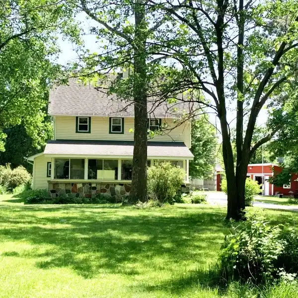 CHARMING ACREAGE WITH BARN AND ART STUDIO