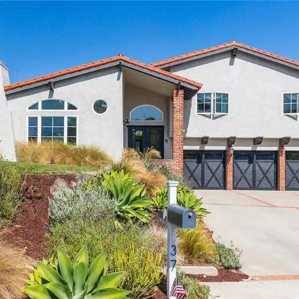 EXQUISITELY REMODELED RANCH HOME IN ROLLING HILLS ESTATES