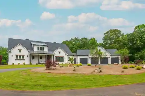 Spectacular Mini Hobby Farm on 8.82 Acres