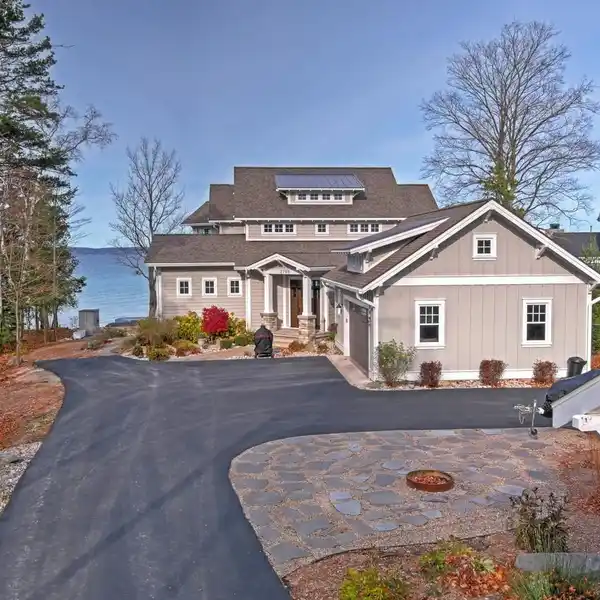 THE ULTIMATE LIFESTYLE ON WEST GRAND TRAVERSE BAY