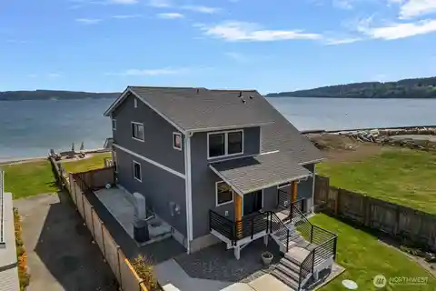 Whidbey Waterfront Retreat