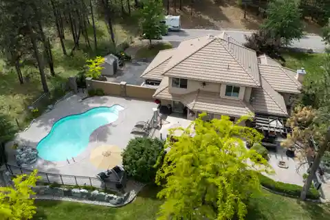 Immaculate Family Home on 0.99-acre Lot