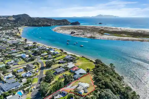Large Waterfront Property on a Sought-after Street