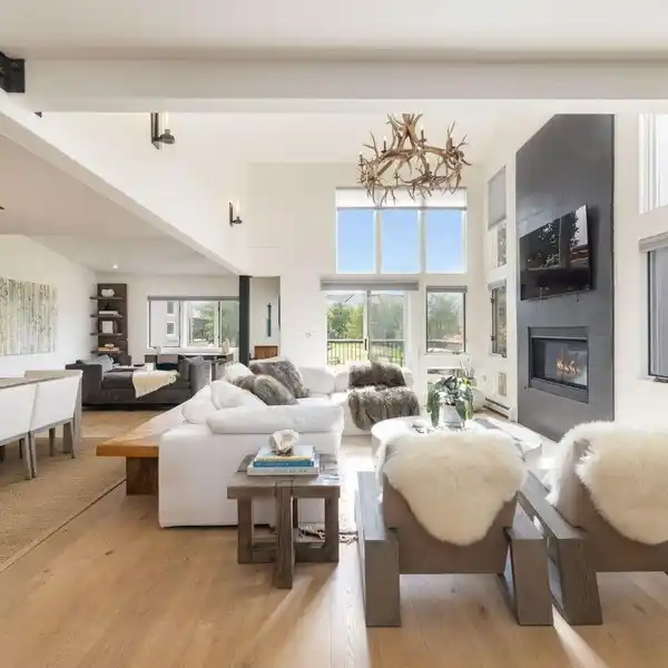 ZEN-INSPIRED GOLF COURSE TOWNHOME AT MISSION RIDGE