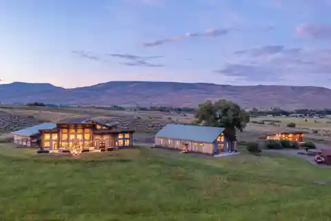 Rustic-Contemporary Estate on 35 Acres in Exclusive Horse River Ranch
