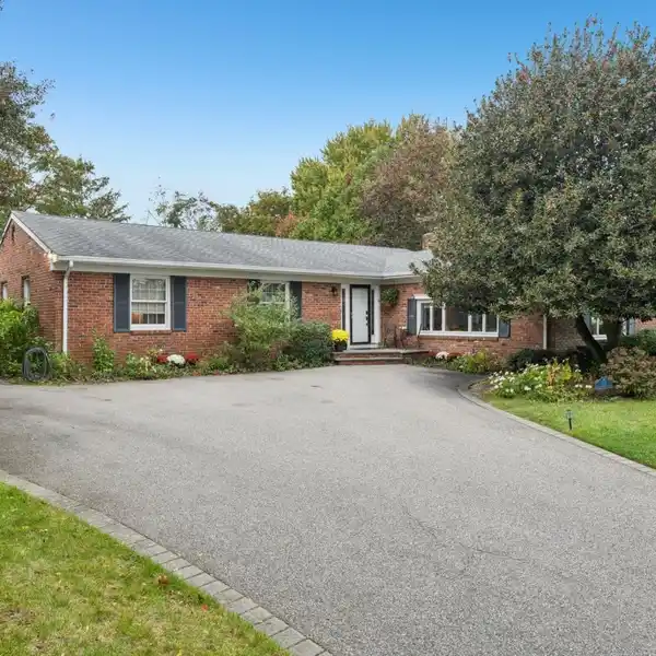 CHARMING RETREAT WITH ENDURING STYLE