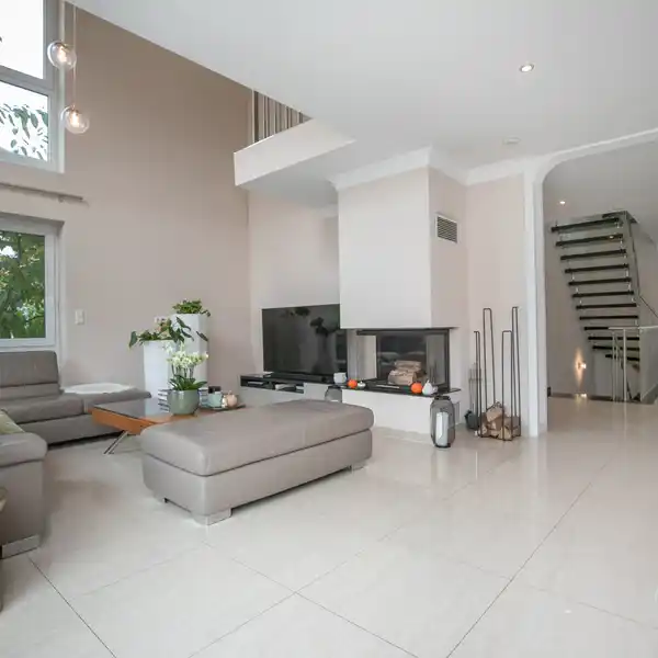 IMPRESSIVE HOME BLENDING STYLE AND COMFORT
