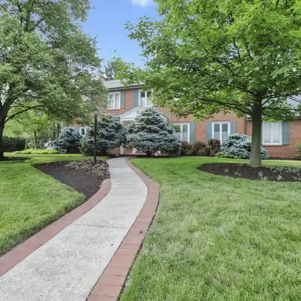TIMELESS ELEGANCE ON SPACIOUS CORNER