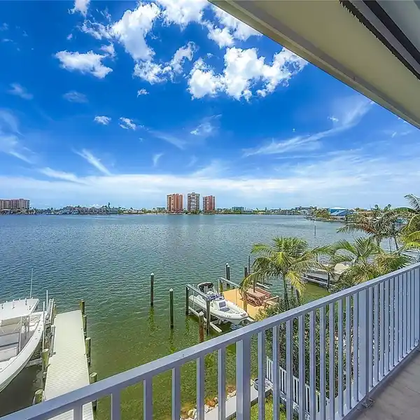 EXQUISITE CUSTOM WATERFRONT ESTATE