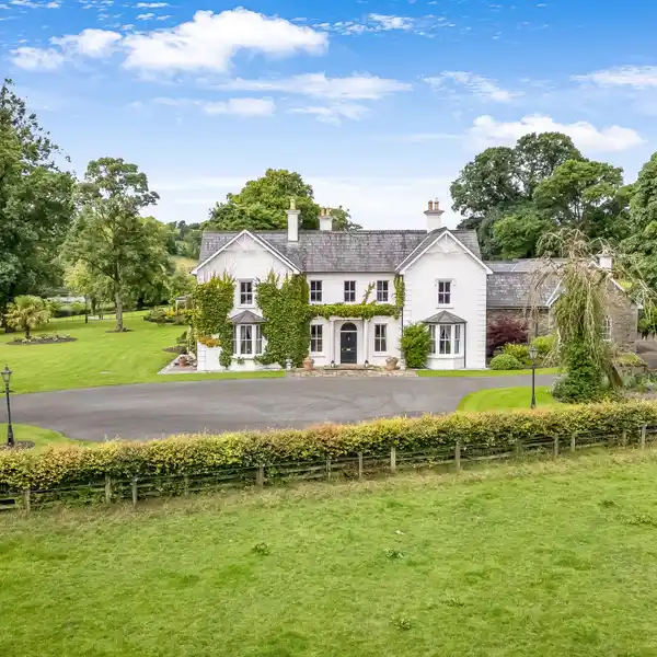RESTORED MANOR WITH GUEST COTTAGE AND POOL