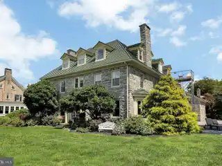 Historic Riverfront Mansion in Harrisburg City