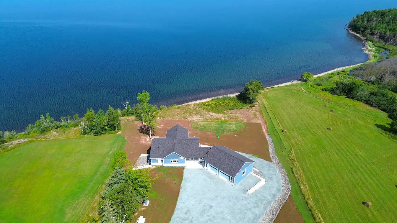 Luxury Lakeside Living: Stunning New Home Near Dundee Golf Resort - Eco-friendly, High-tech, and Under Cost!