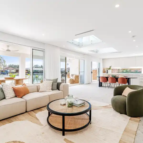 ARCHITECTURALLY DESIGNED HOME ON THE WATER'S EDGE