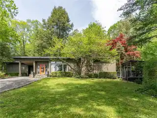 Chic Mid-century Modern Retreat