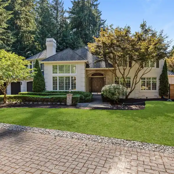 LUXURY ESTATE IN THE COVETED HOLLYWOOD HILL AREA