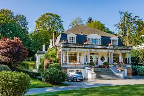 Charm and Elegance in the Prestigious Val Duchesse District