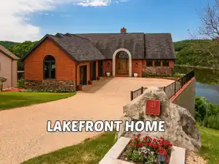 Lakefront Home in Premier Pinnacle Shores
