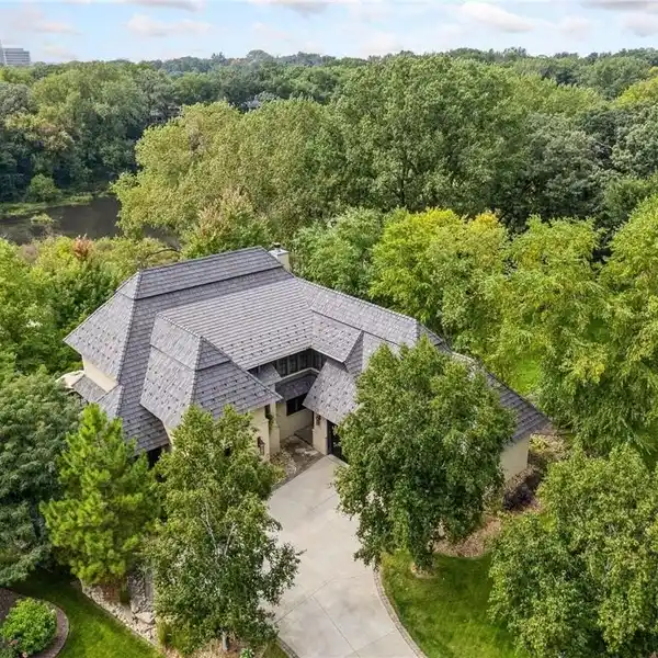 MASTERFULLY DESIGNED TYROL HILLS RESIDENCE