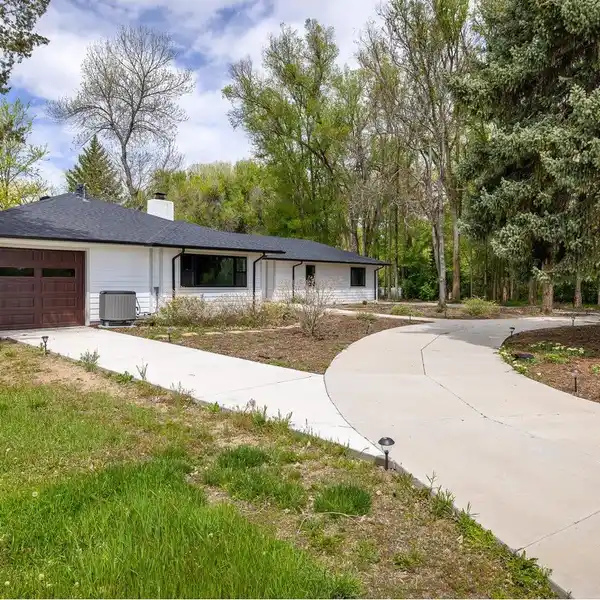 SECLUDED FIVE ACRE SANCTUARY