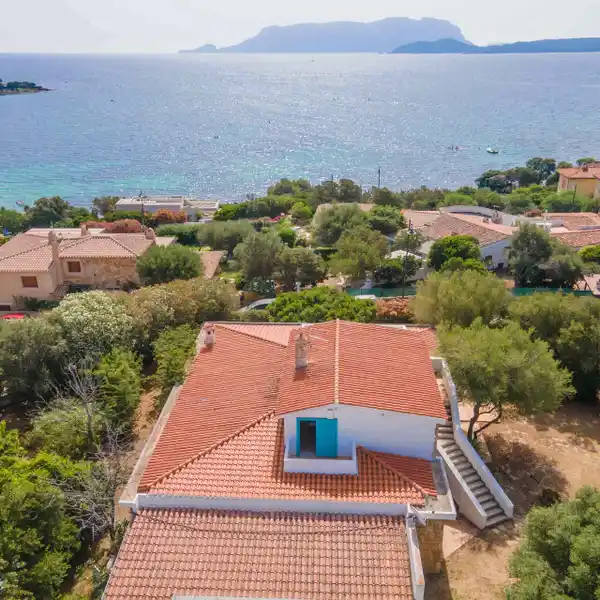 CHARM-FILLED PITTULONGU RETREAT WITH VIEWS OF THE WATER