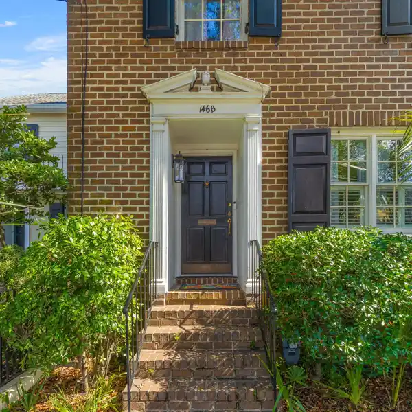 BEAUTIFULLY RENOVATED TURNKEY TOWNHOME