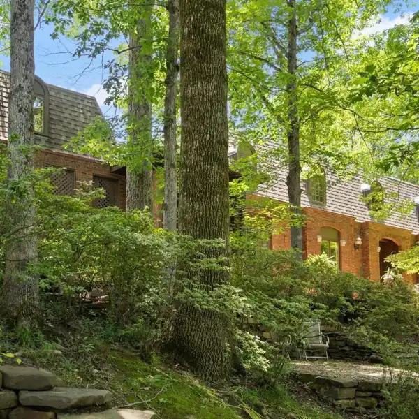 10-ACRE LUXURY ESTATE