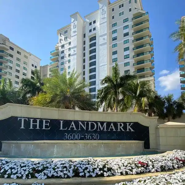 LUXURY LIVING IN THE LANDMARK
