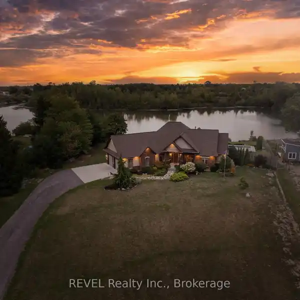 BEAUTIFUL BUNGALOW BACKING TO PORT COLBORNE QUARRY POND