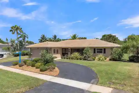 Well-appointed Pool Home in Emerald Hills