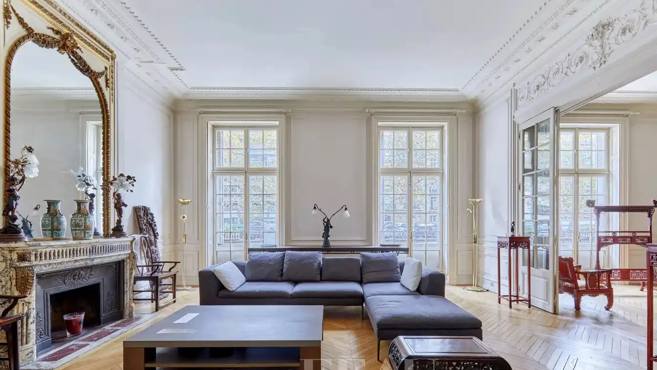 Carefully Renovated Apartment in a Prestigious Building