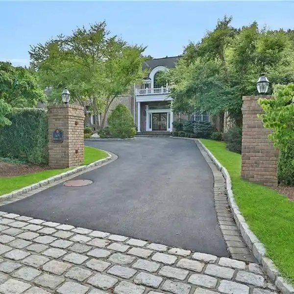 MAGNIFICENT GEORGIAN COLONIAL HOME